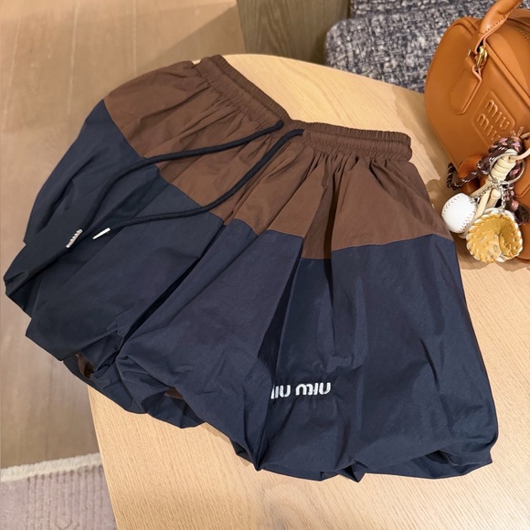 Miu Miu embroidered lettered tank top jacket + flowered skirt set - Picture 3 of 3